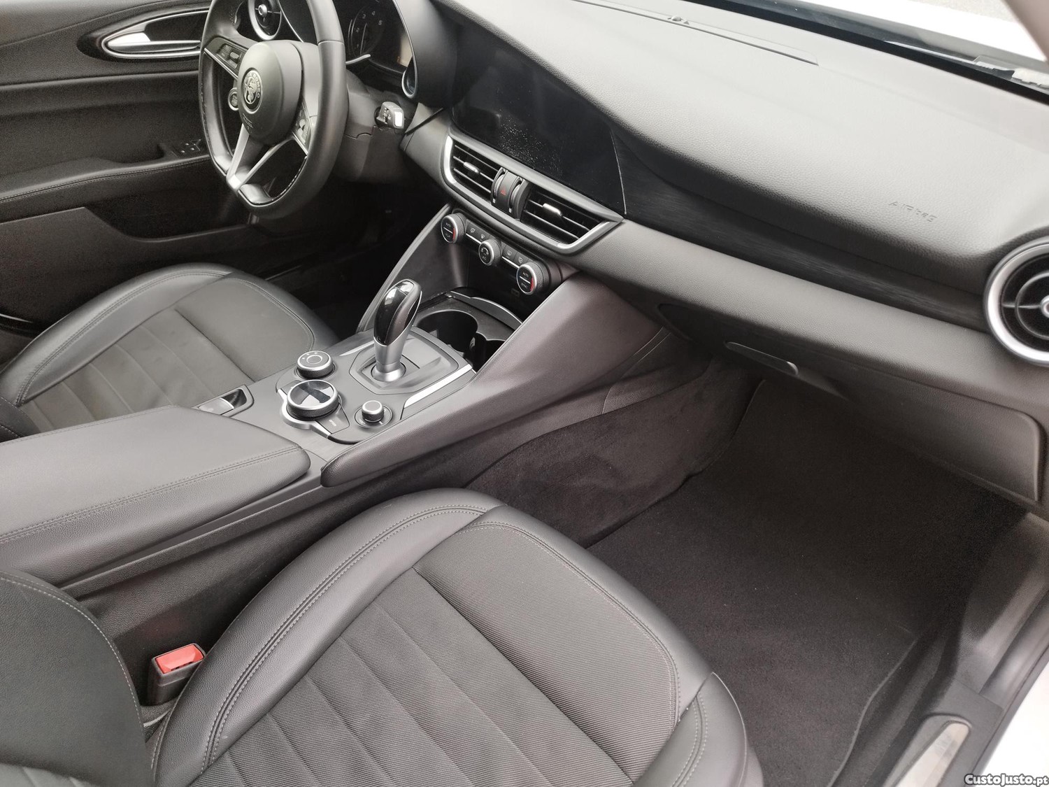Alfa Romeo Giulia 2.2 D AUTO — fotografia 4