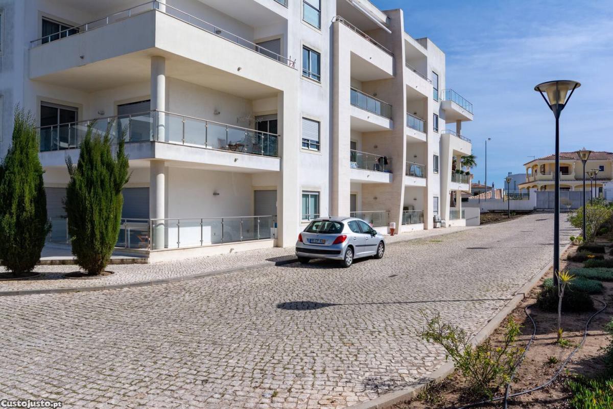 T1 com jardim, AC, WIFI