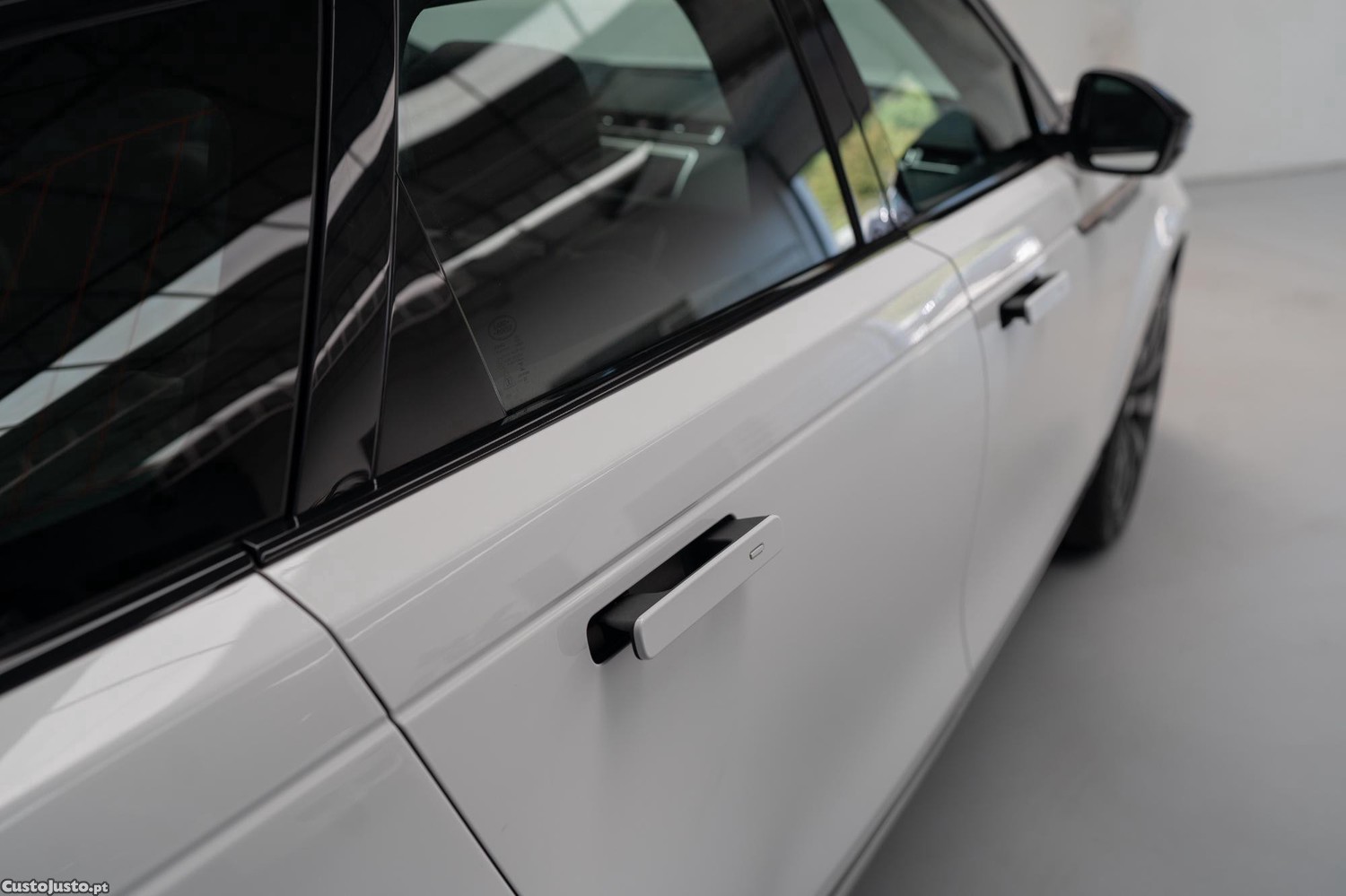Land Rover Range Rover Velar P300 R-Dynamic — fotografia 27