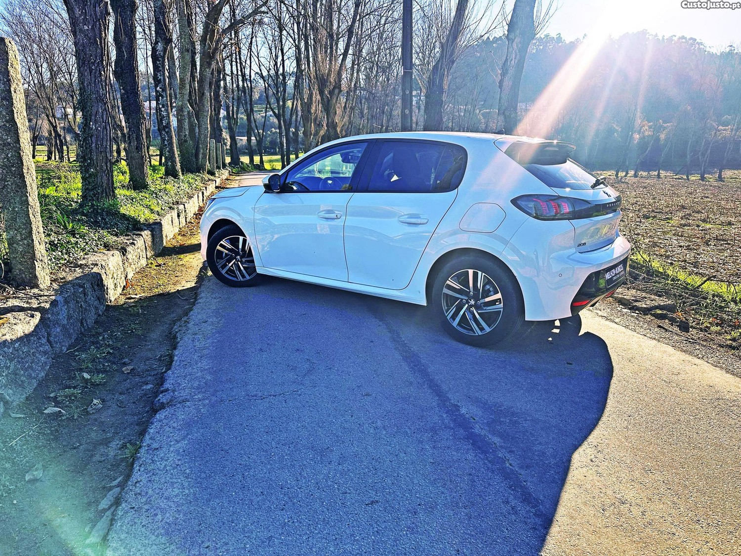 Peugeot 208 1.2 PureTech Allure — fotografia 15