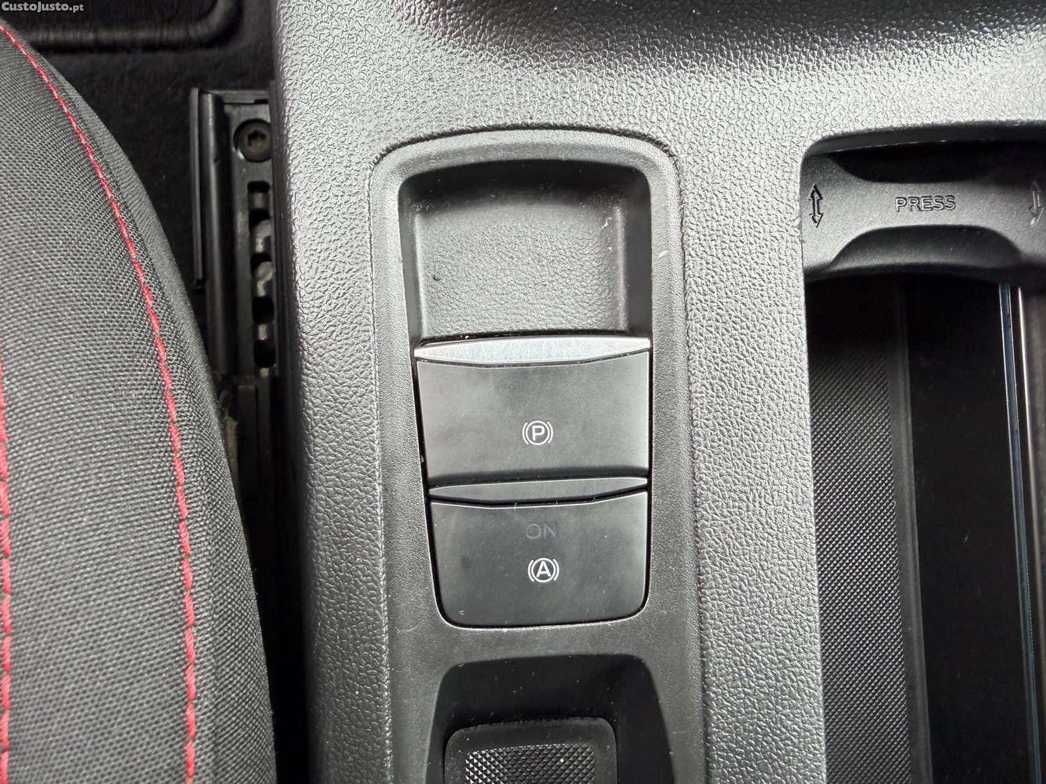 Ford Focus SW 1.0 EcoBoost MHEV ST-Line — fotografia 3