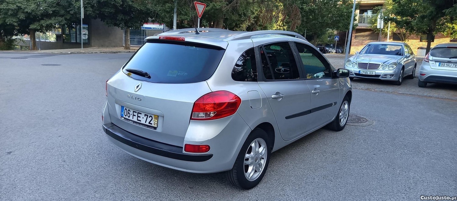 Renault Clio Full Extras — fotografia 8