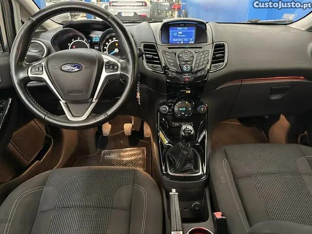Ford Fiesta 1.0 EcoBoost S&S Titanium — fotografia 8