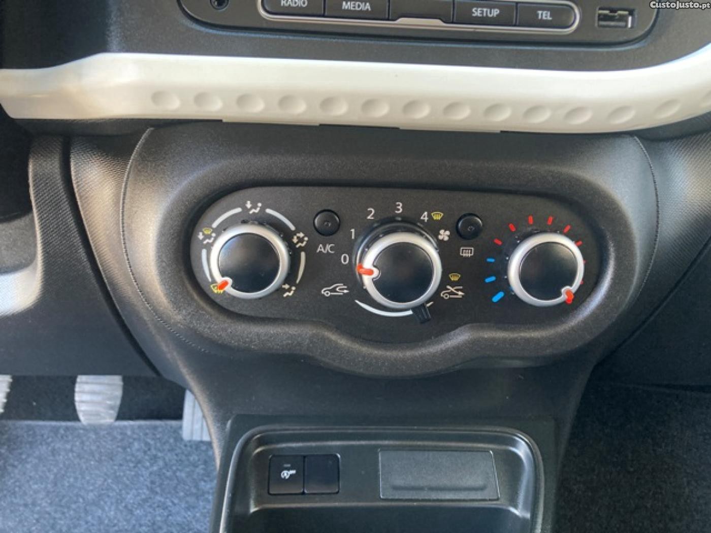 Renault Twingo SCe 75 LIMITED — fotografia 12