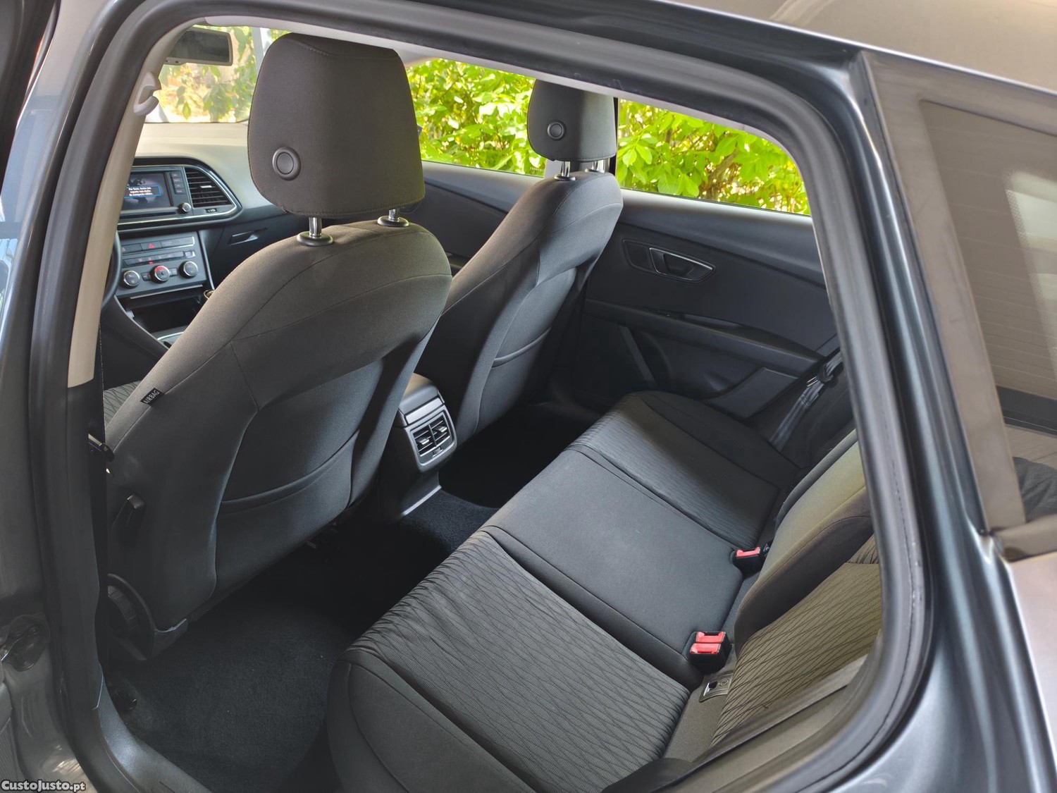 SEAT Leon 1.6 TDI Style — fotografia 3