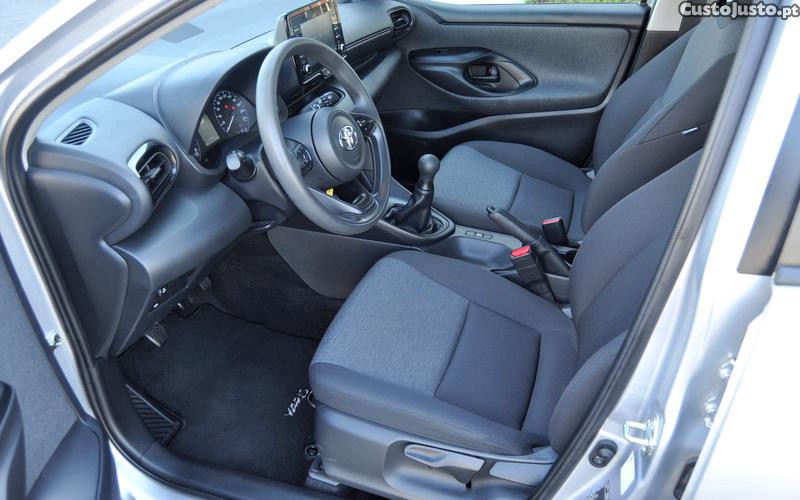 Toyota Yaris 1.0 vvt-i Confort — fotografia 4