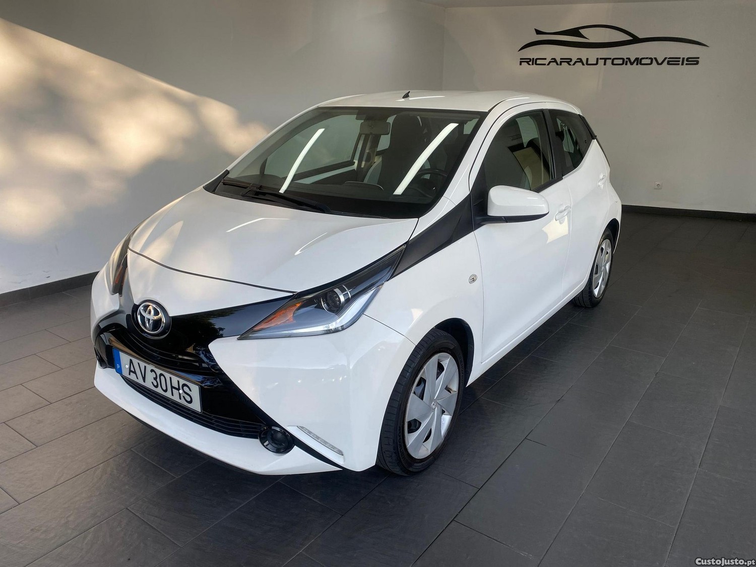Toyota Aygo 1.0 X-Clusiv — fotografia 11