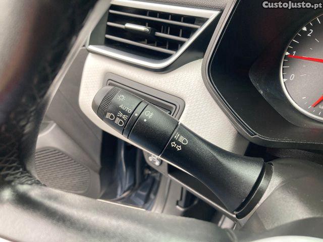 Renault Clio 1.0 TCe Intens — fotografia 12