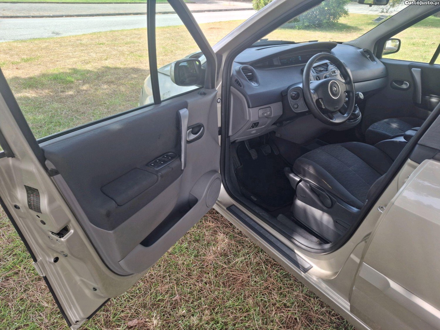 Renault Grand Scénic Expression — fotografia 3