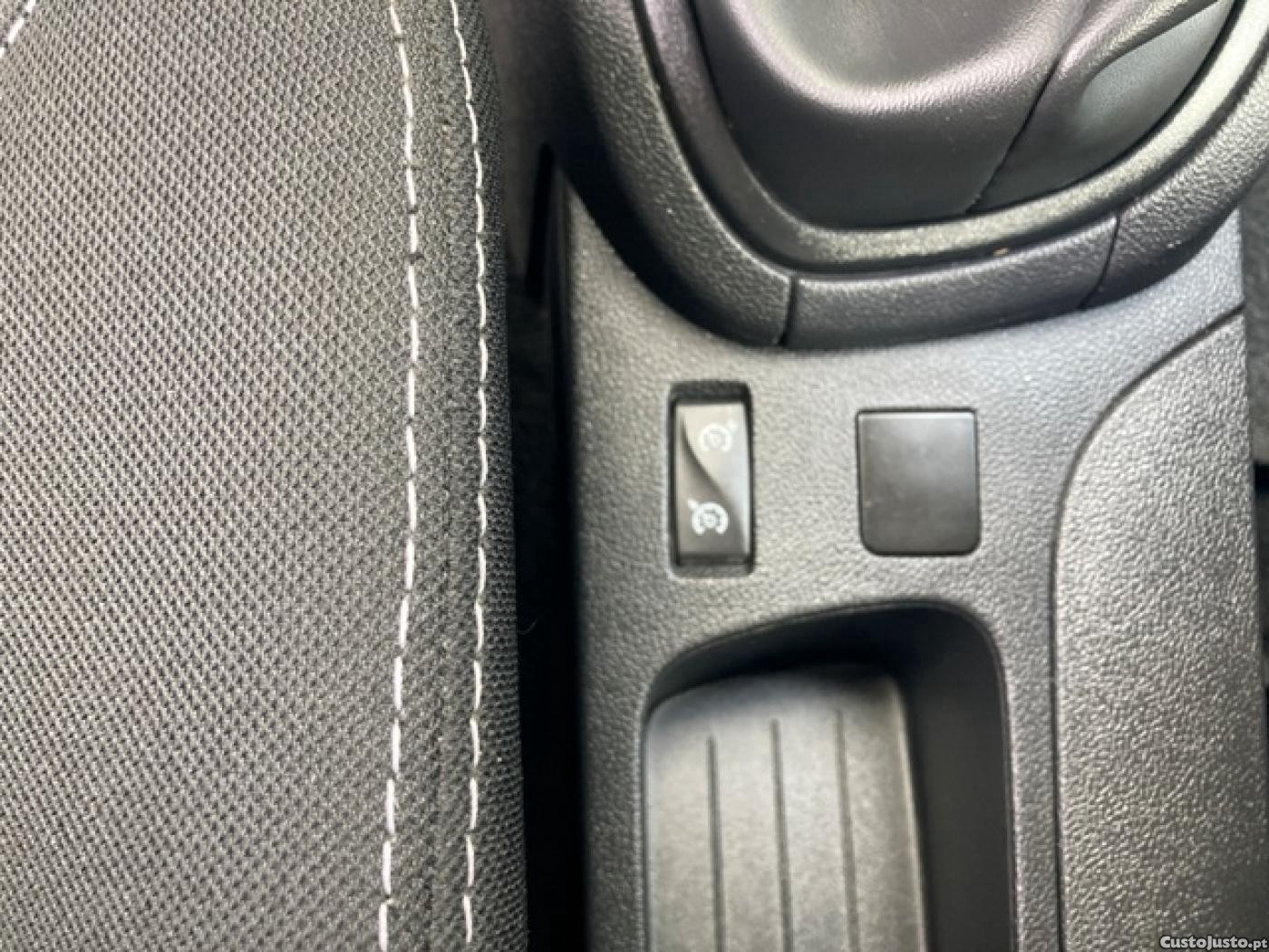 Renault Clio 1.5 dCi Zen — fotografia 7