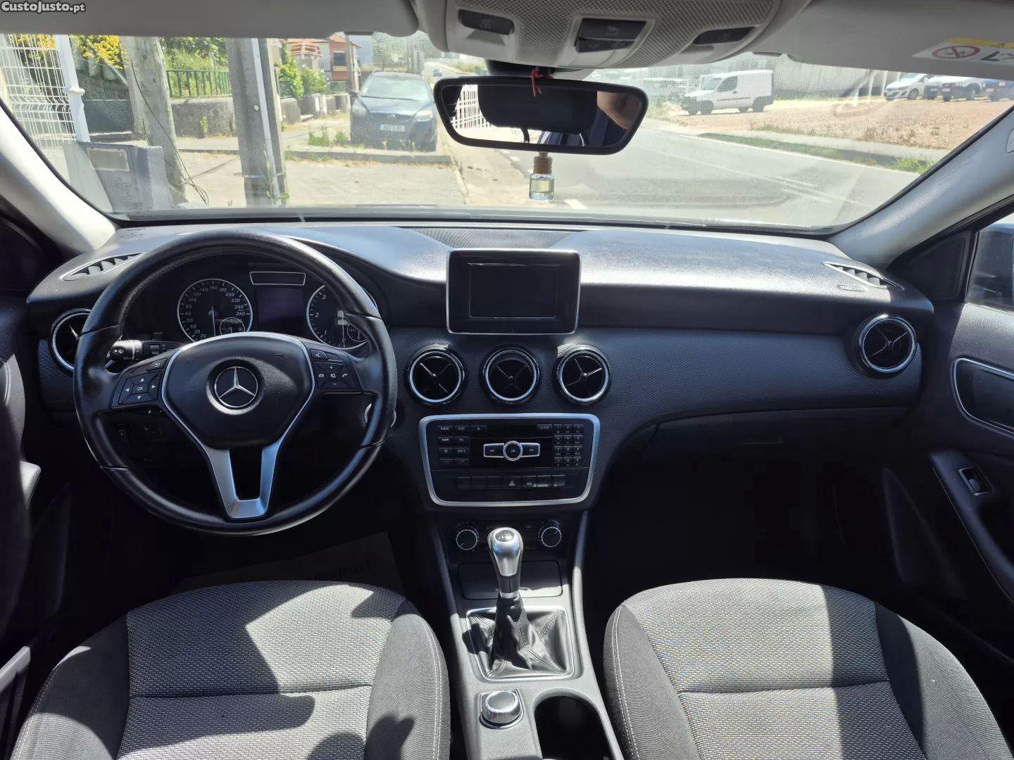 Mercedes-Benz A 180 D amg line — fotografia 11