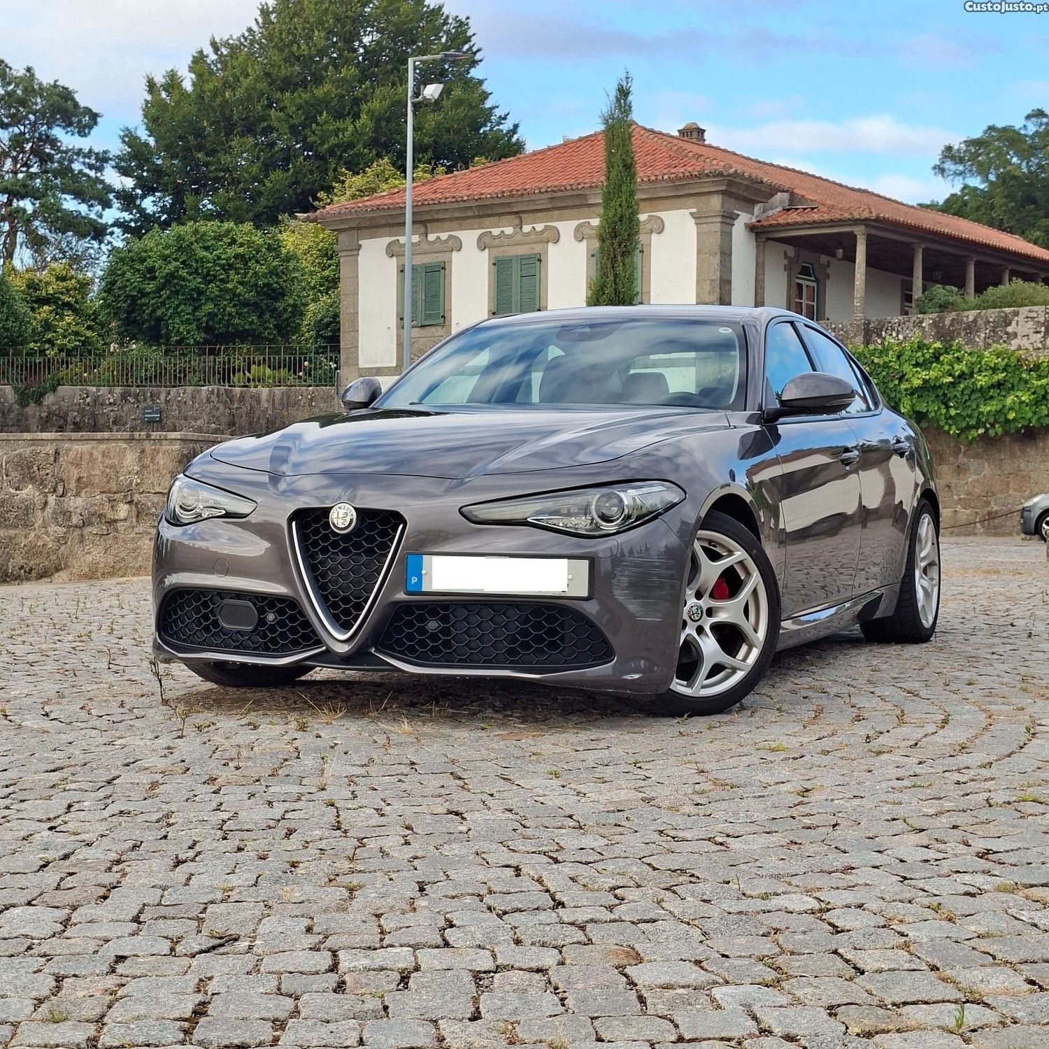 Alfa Romeo Giulia 2.2 D Super AT8 + Pack Sport — fotografia 4