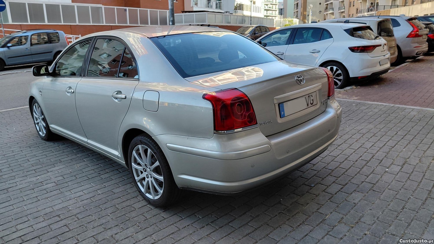 Toyota Avensis D4D — fotografia 5