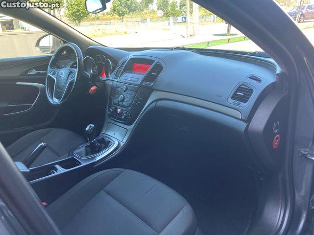 Opel Insignia Sport Tourer 2.0 CDT — fotografia 3