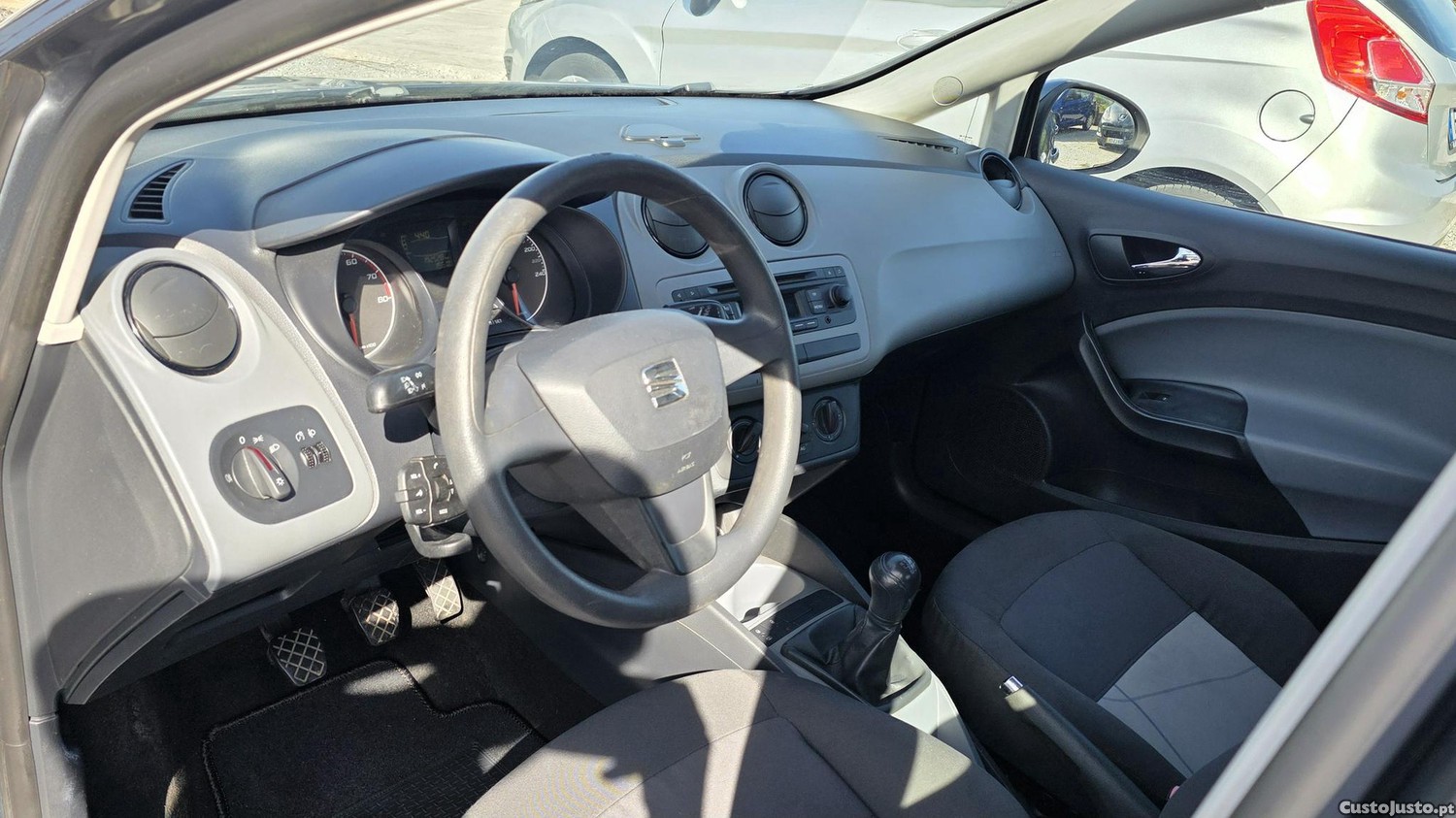 SEAT Ibiza 1.2 12V 70cv — fotografia 8