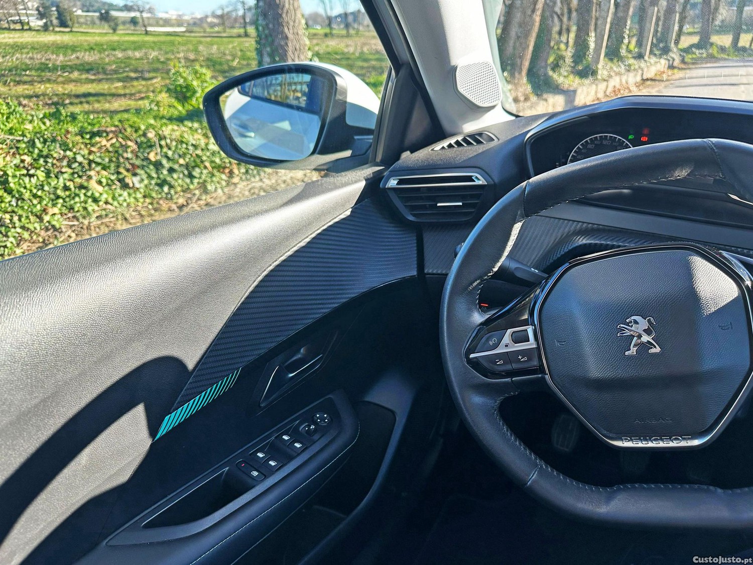Peugeot 208 1.2 PureTech Allure — fotografia 6