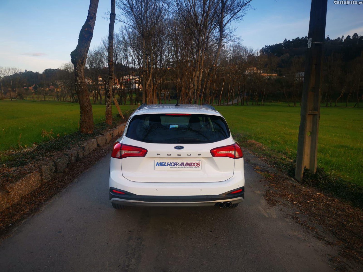 Ford Focus SW 1.5 TDCi EcoBlue ST-Line — fotografia 15