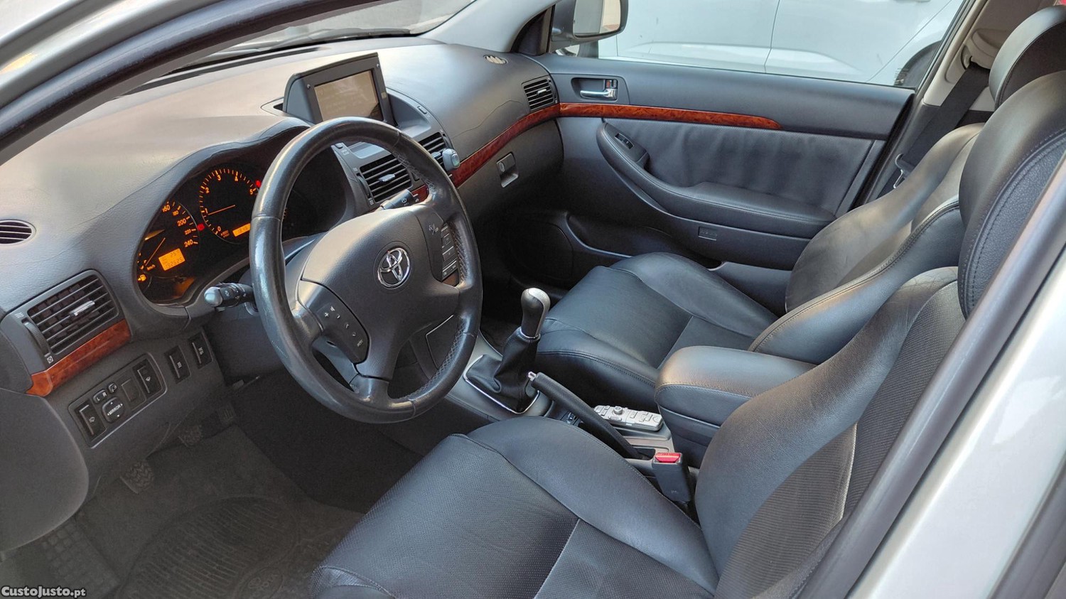 Toyota Avensis D4D — fotografia 4