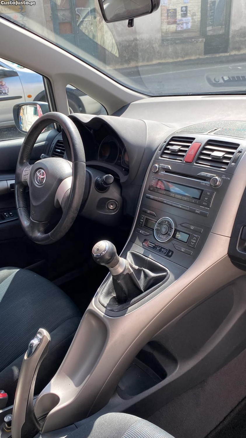 Toyota Auris 1.4D4D — fotografia 6