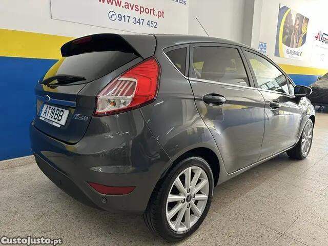 Ford Fiesta 1.0 EcoBoost S&S Titanium — fotografia 17