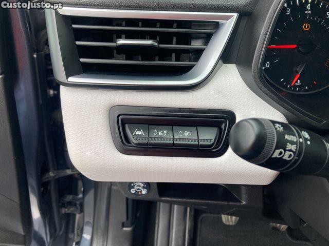 Renault Clio 1.0 TCe Intens — fotografia 11