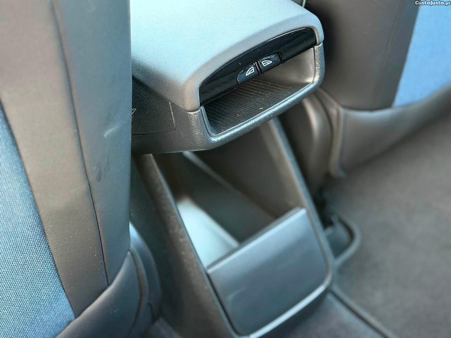 Volvo EX 30 69 kWh Single Motor Extended Range Core — fotografia 3