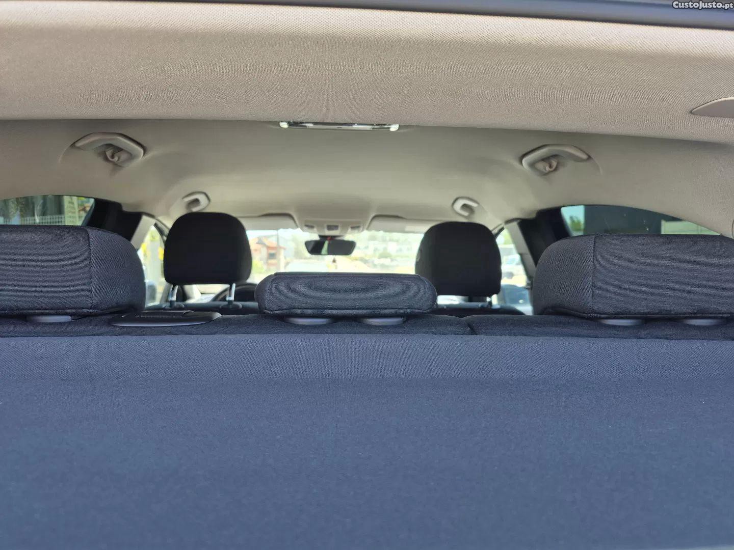 Mercedes-Benz A 180 D amg line — fotografia 14
