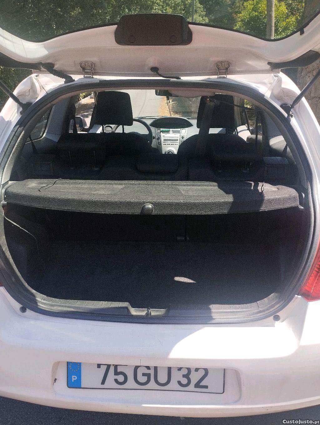 Toyota Yaris 1.4 d4d 5 lugares — fotografia 4