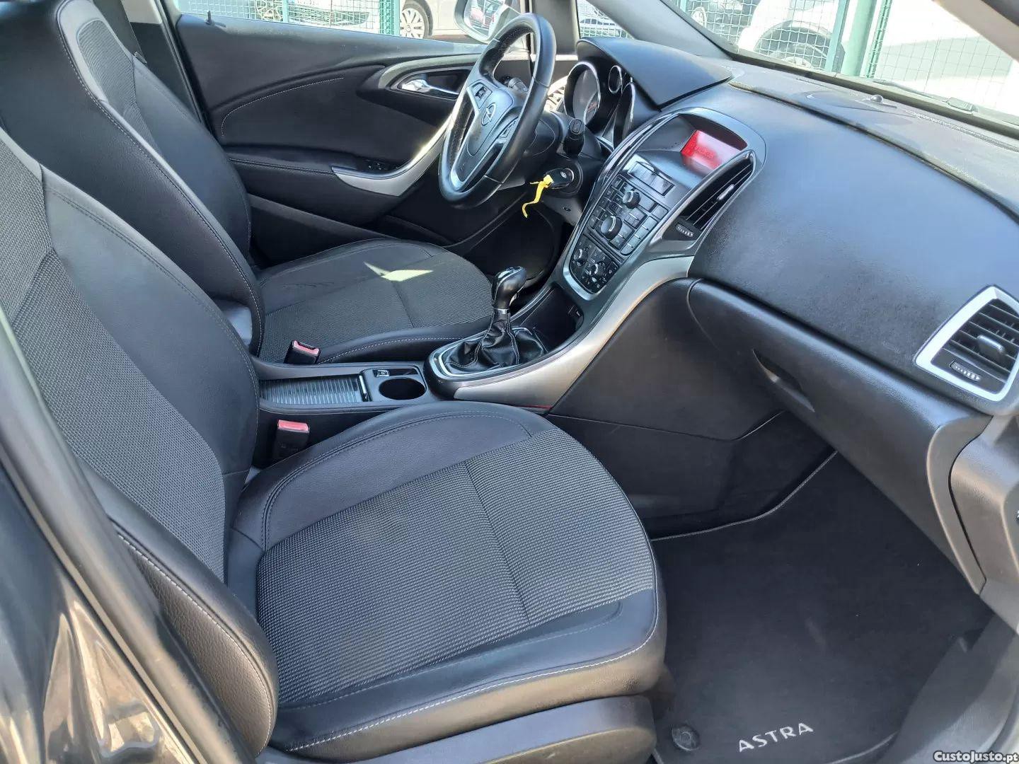 Opel Astra 1.3 cdti cosmo s/s 106g — fotografia 4