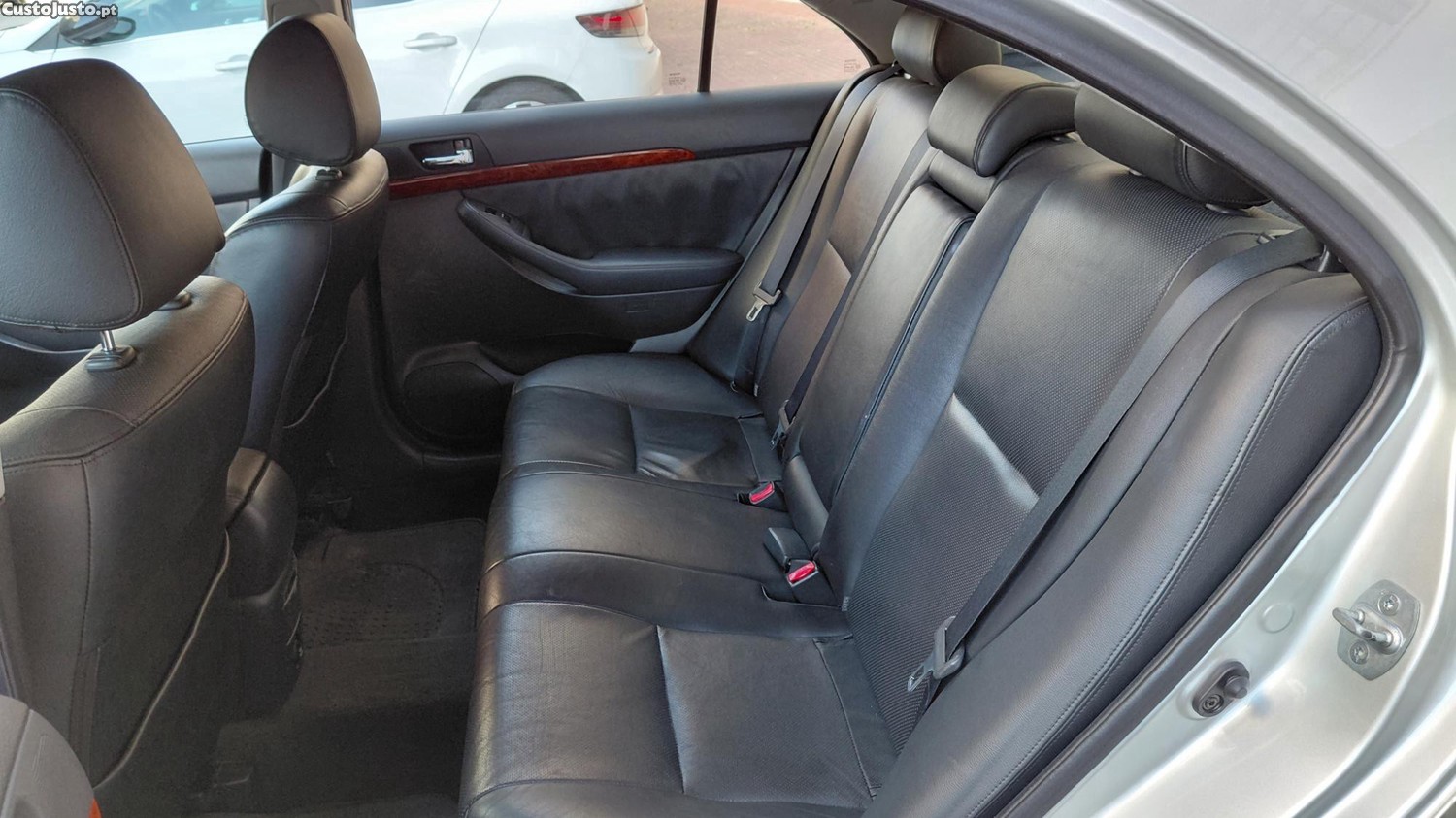 Toyota Avensis D4D — fotografia 2
