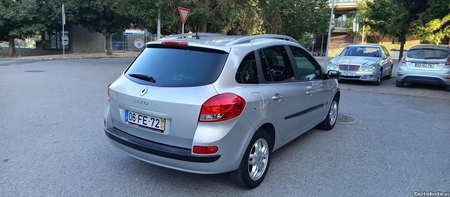 Renault Clio Full Extras — fotografia 3