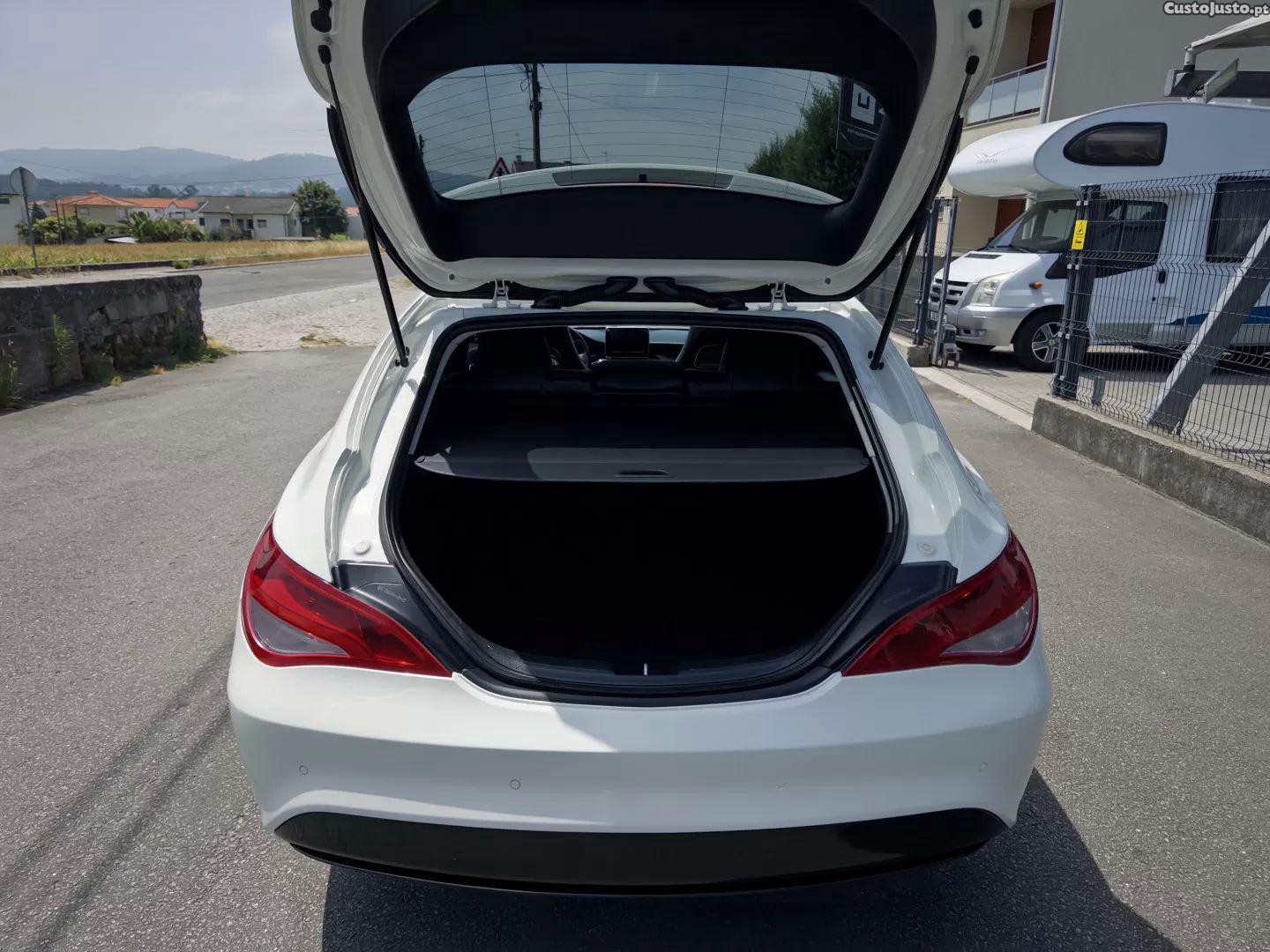 Mercedes-Benz CLA 180 D shooting brake urban aut. — fotografia 18