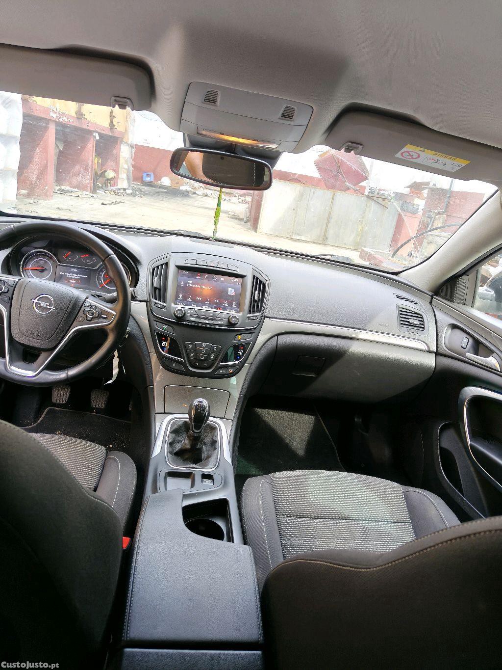 Opel Insignia Executive Sports Tourer — fotografia 2