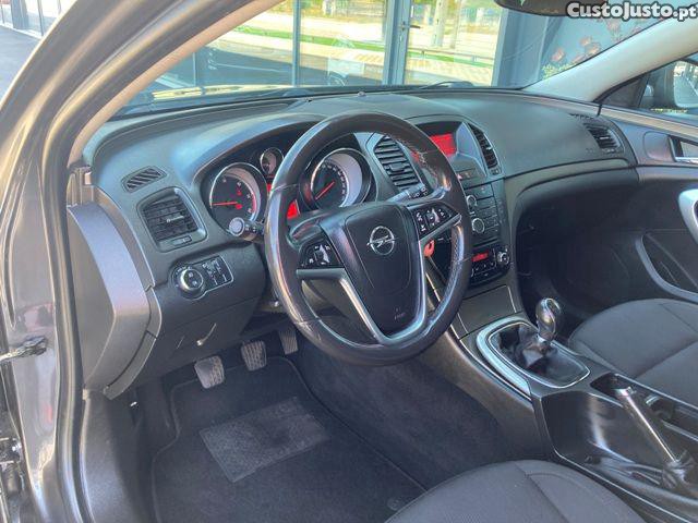 Opel Insignia Sport Tourer 2.0 CDT — fotografia 19
