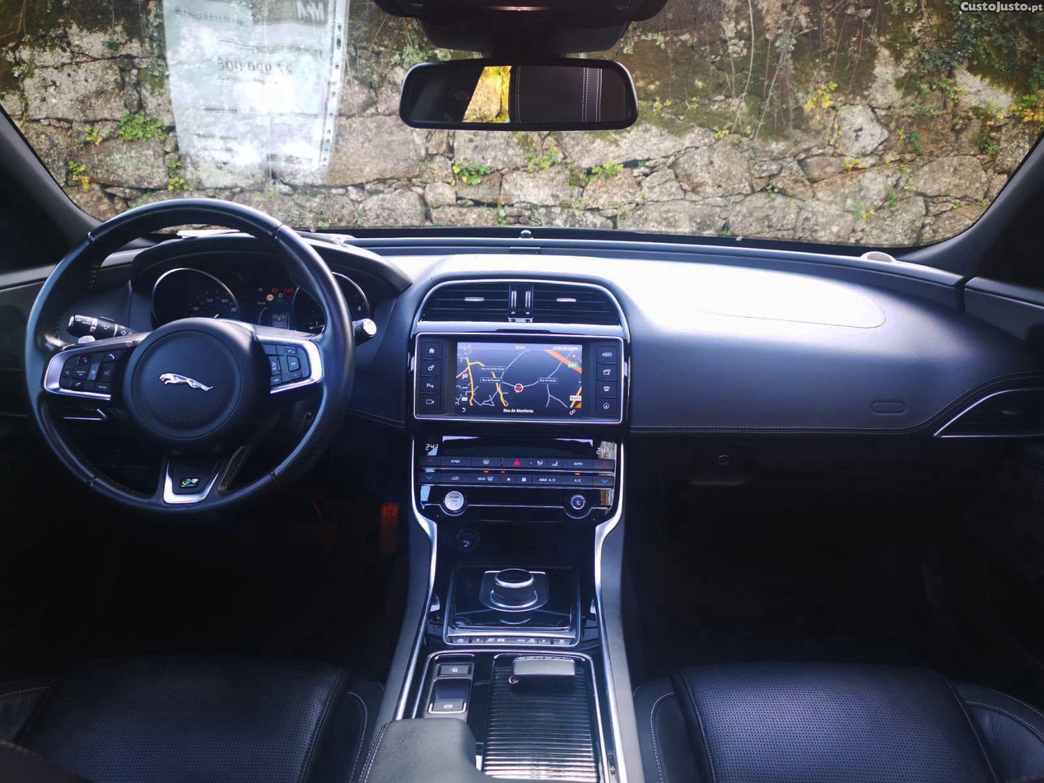 Jaguar XE 2.0 D R-Sport Aut. — fotografia 7