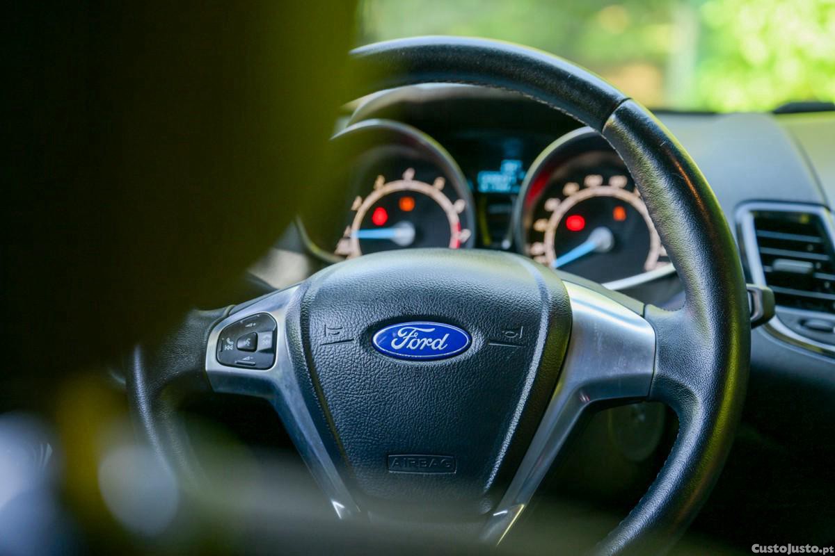 Ford Fiesta 1.0 Ti-VCT Titanium — fotografia 2
