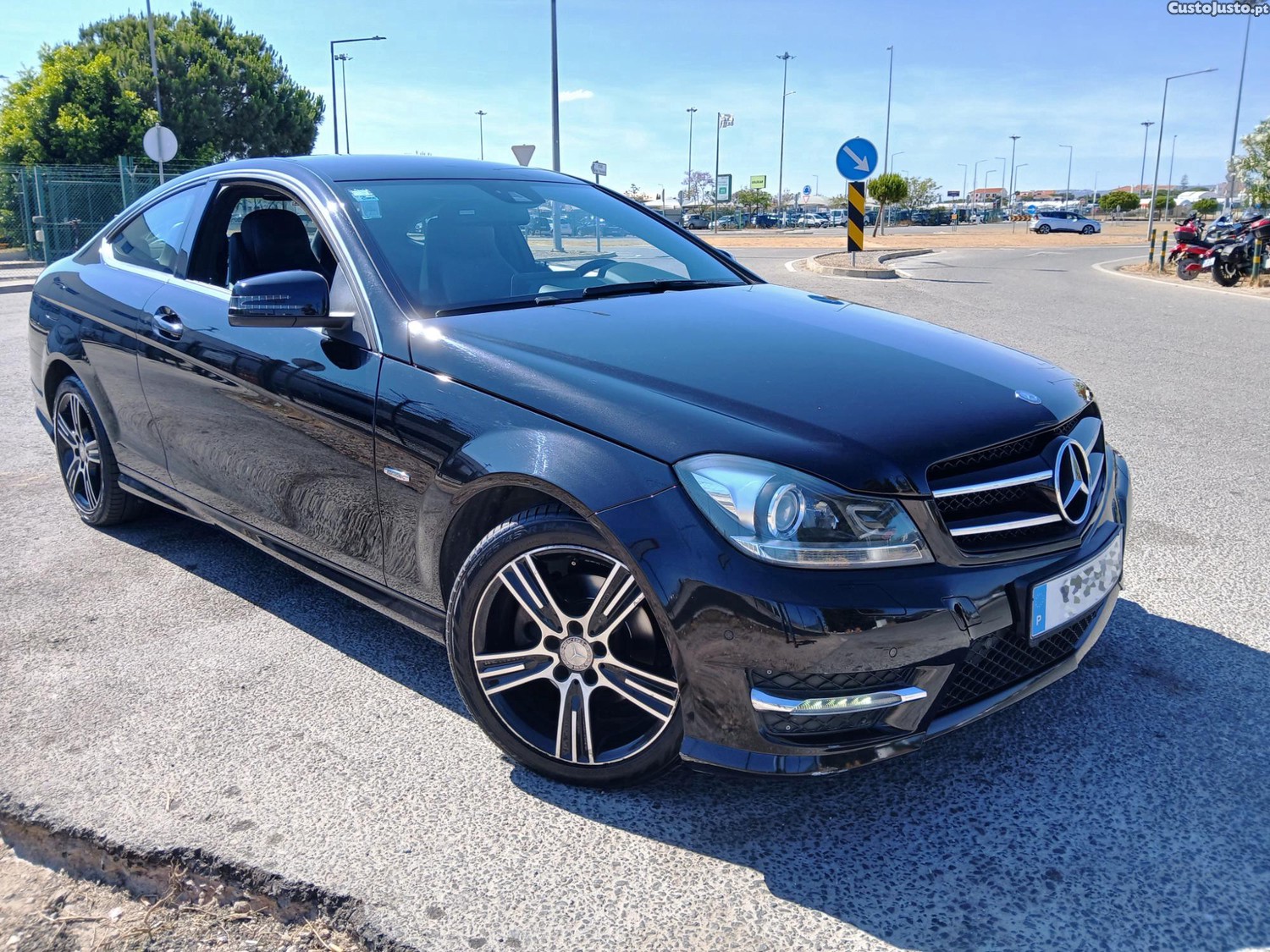Mercedes-Benz C 220 Coupé Automático (2014) Apenas 91.000 km - edição especial — fotografia 7