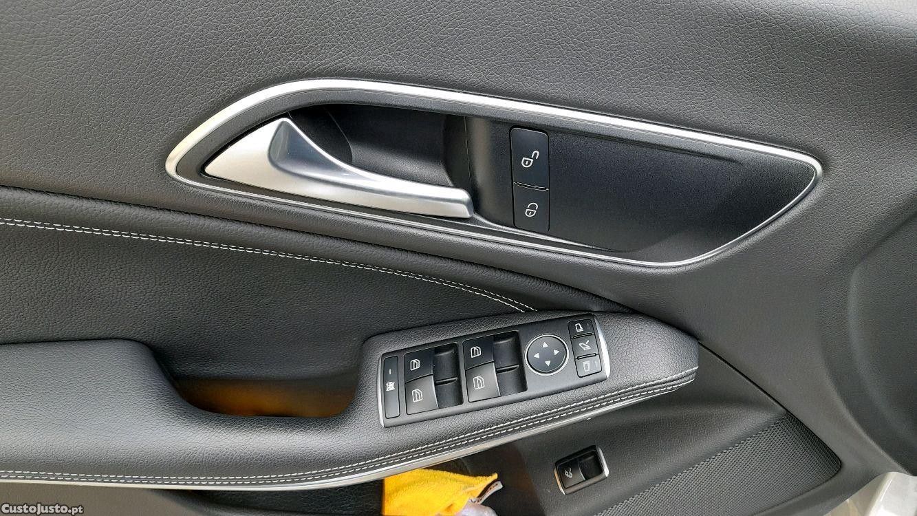 Mercedes-Benz CLA 180 Urban — fotografia 3