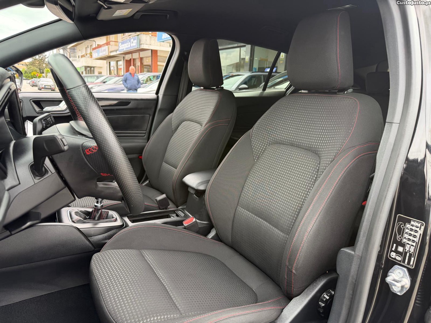 Ford Focus SW 1.0 EcoBoost MHEV ST-Line — fotografia 15