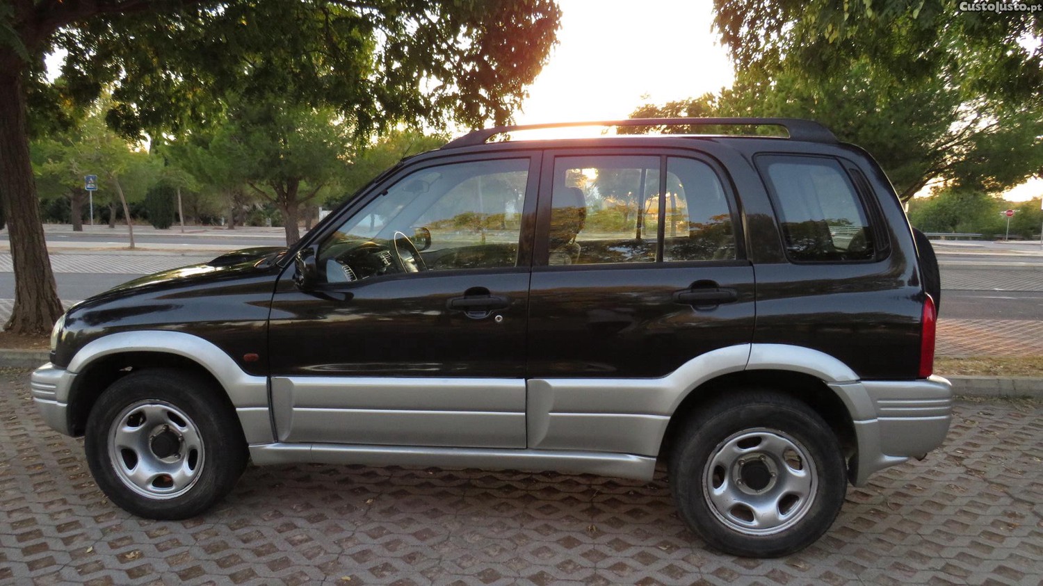Suzuki Vitara Grand  2.0 TD / Ar Condicionado - 99 foto 2