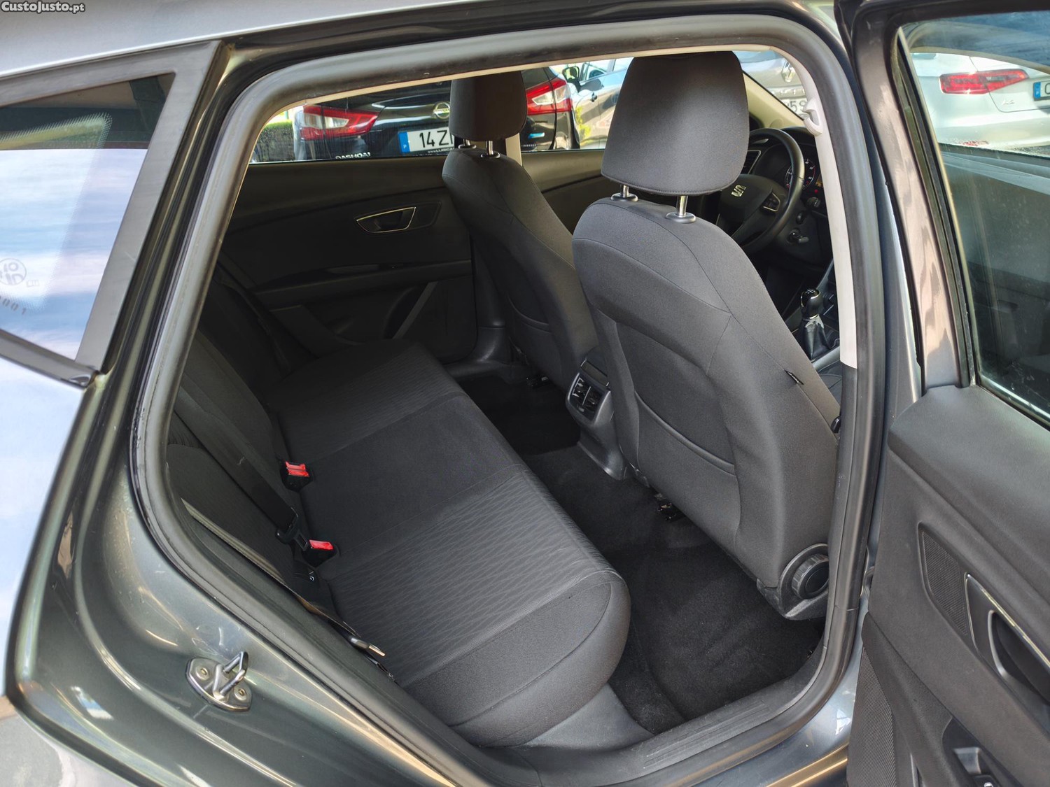 SEAT Leon 1.6 TDI Style — fotografia 11