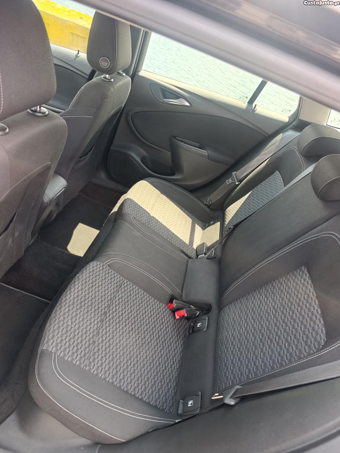 Opel Astra Sports Tourer — fotografia 9