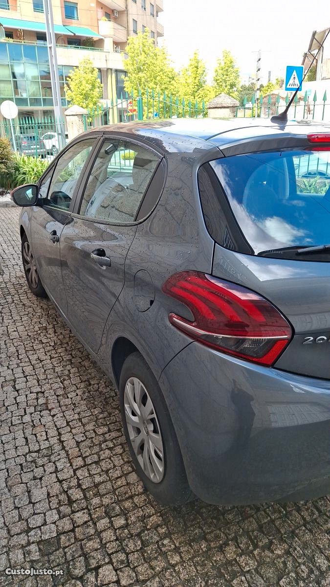 Peugeot 208 1.6 BlueHdi 100cv - 16 foto 4