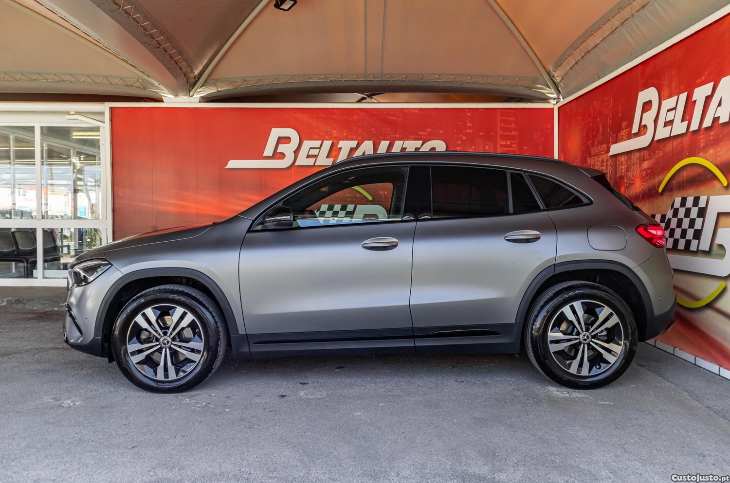 Mercedes-Benz GLA 180 d Progressive Auto — fotografia 17