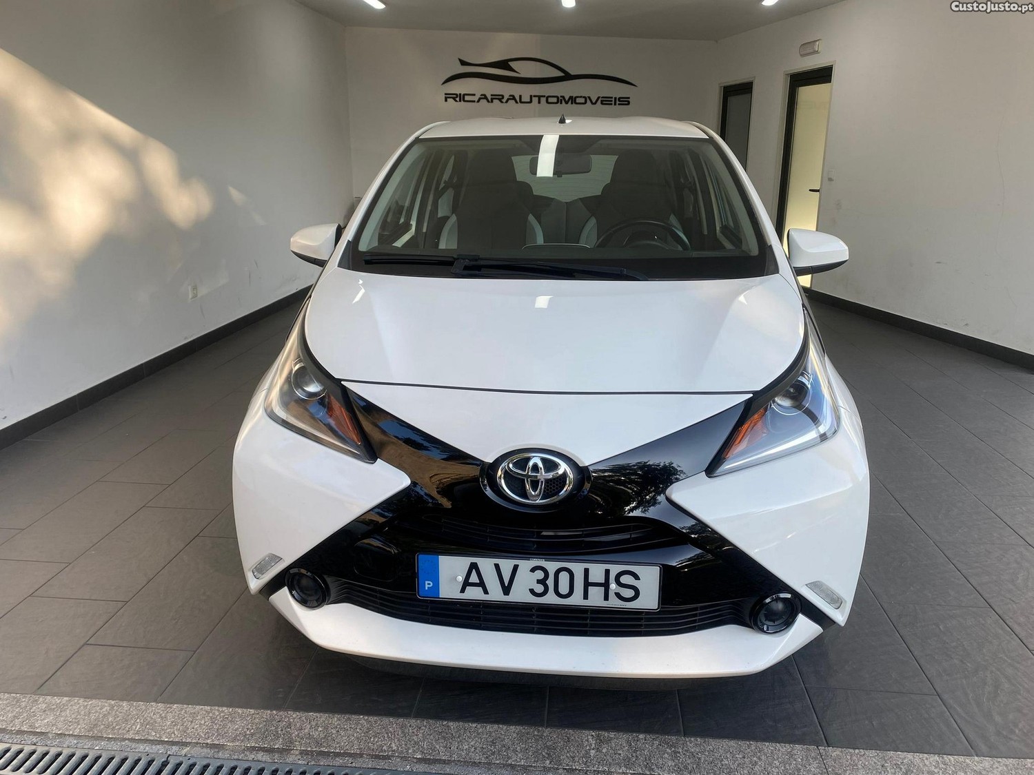 Toyota Aygo 1.0 X-Clusiv — fotografia 15