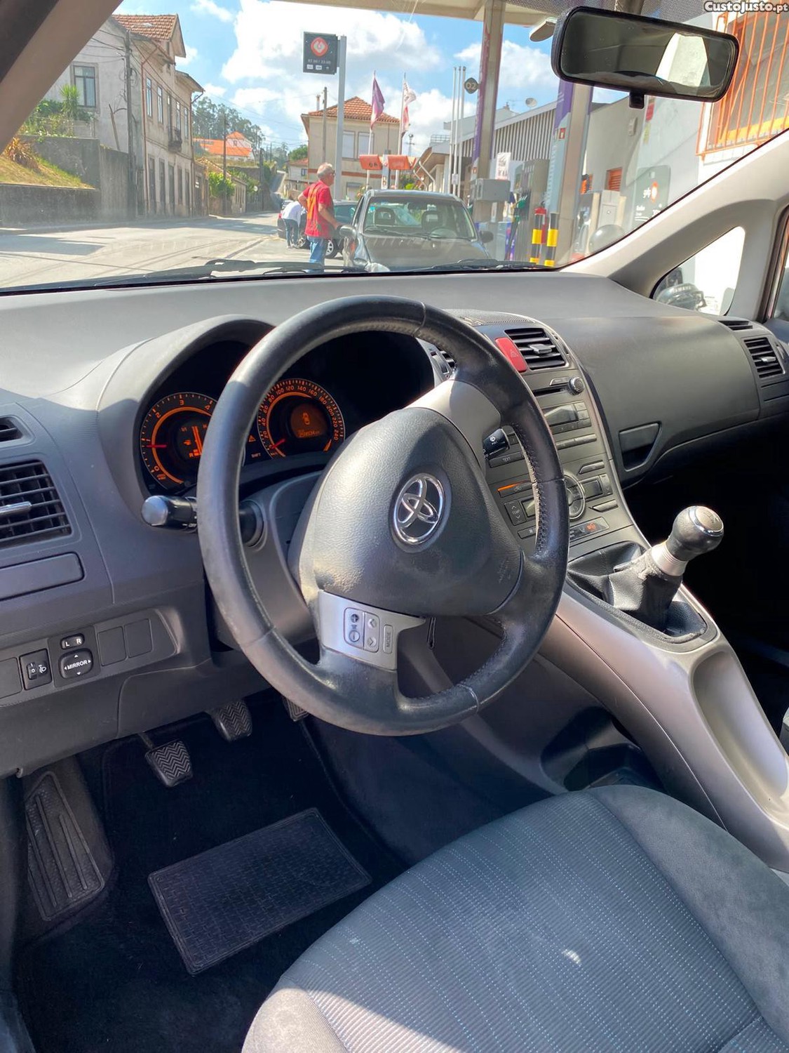 Toyota Auris 1.4D4D — fotografia 2