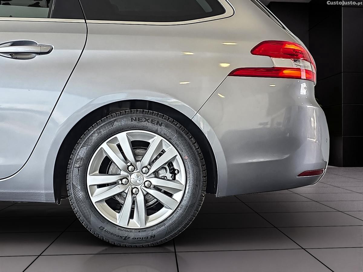 Peugeot 308 1.6 BlueHDi Allure F — fotografia 4