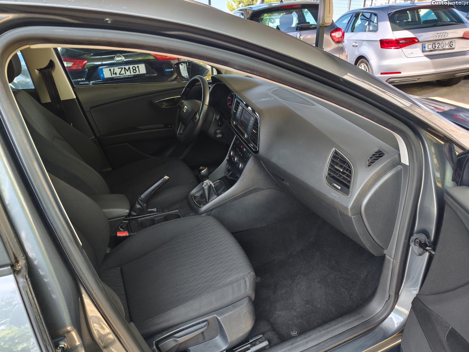 SEAT Leon 1.6 TDI Style — fotografia 12