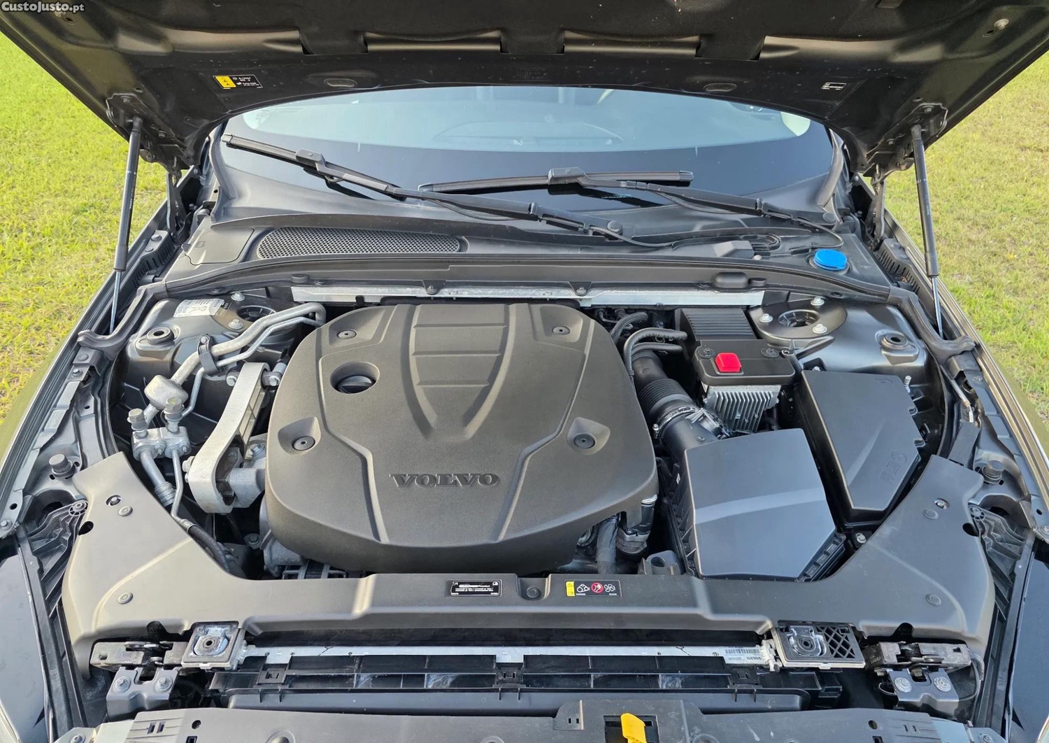 Volvo V60 2.0 D3 Momentum Core — fotografia 3
