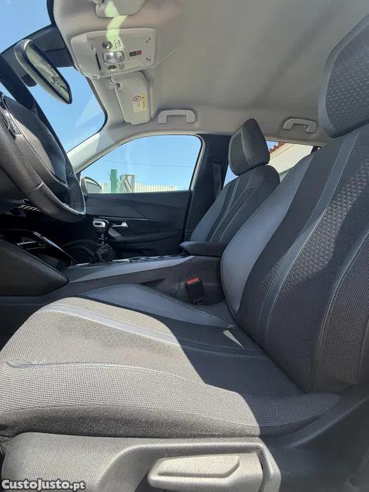 Peugeot 2008 PureTech Allure — fotografia 4